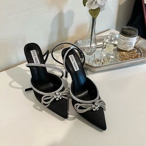 Steve Madden jeweled black pointed toe heel